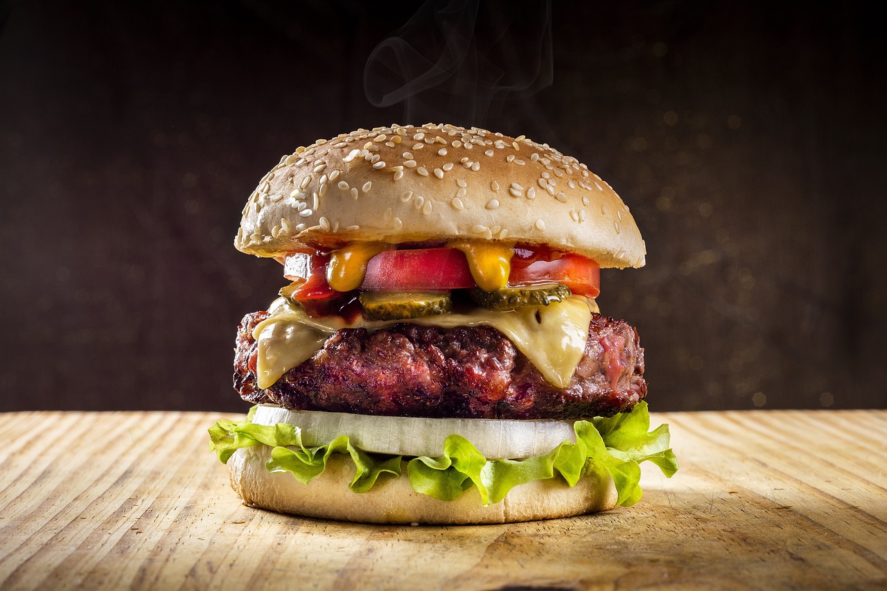 Nieśmiertelny burger istnieje? Oto nasz ekstremalny test fast foodów!