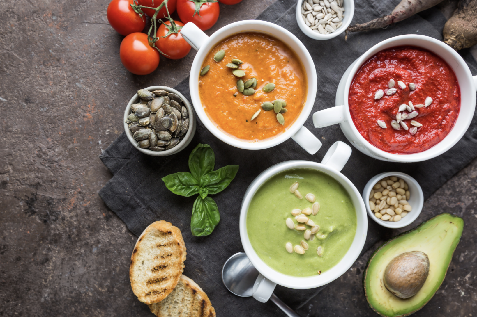 Smacznie i zdrowo: 7 przepisów na zupy sezonowe na lato  