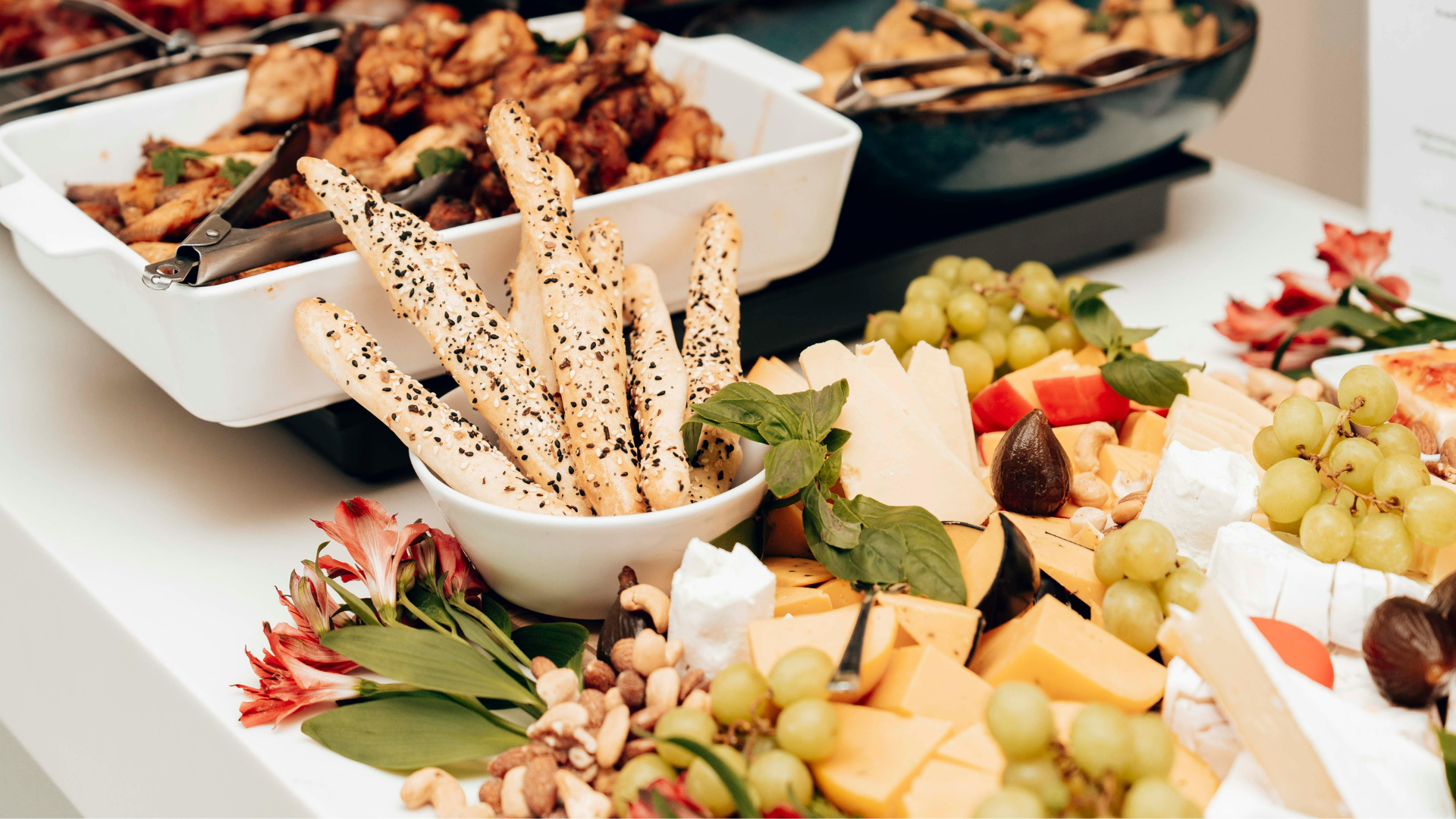 Szybkie przekąski na Sylwestra – 5 pomysłów, które zrobisz bez stania w kuchni 