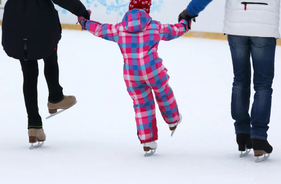 Ferie w mieście z dziećmi – sprawdzone pomysły na zimowy czas bez wyjazdu