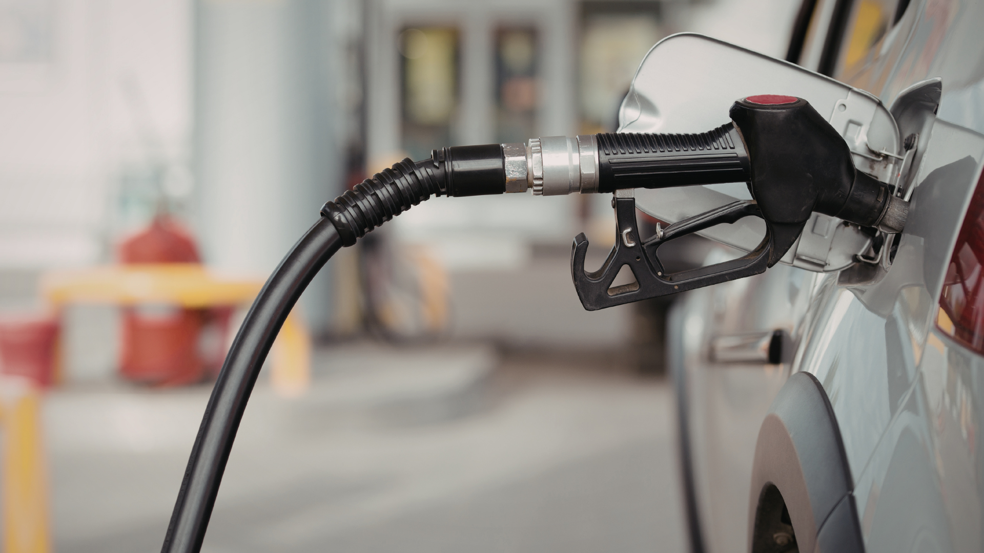 Ceny paliw w Polsce mocno w górę. Diesel zdrożał nawet o prawie 30 proc.